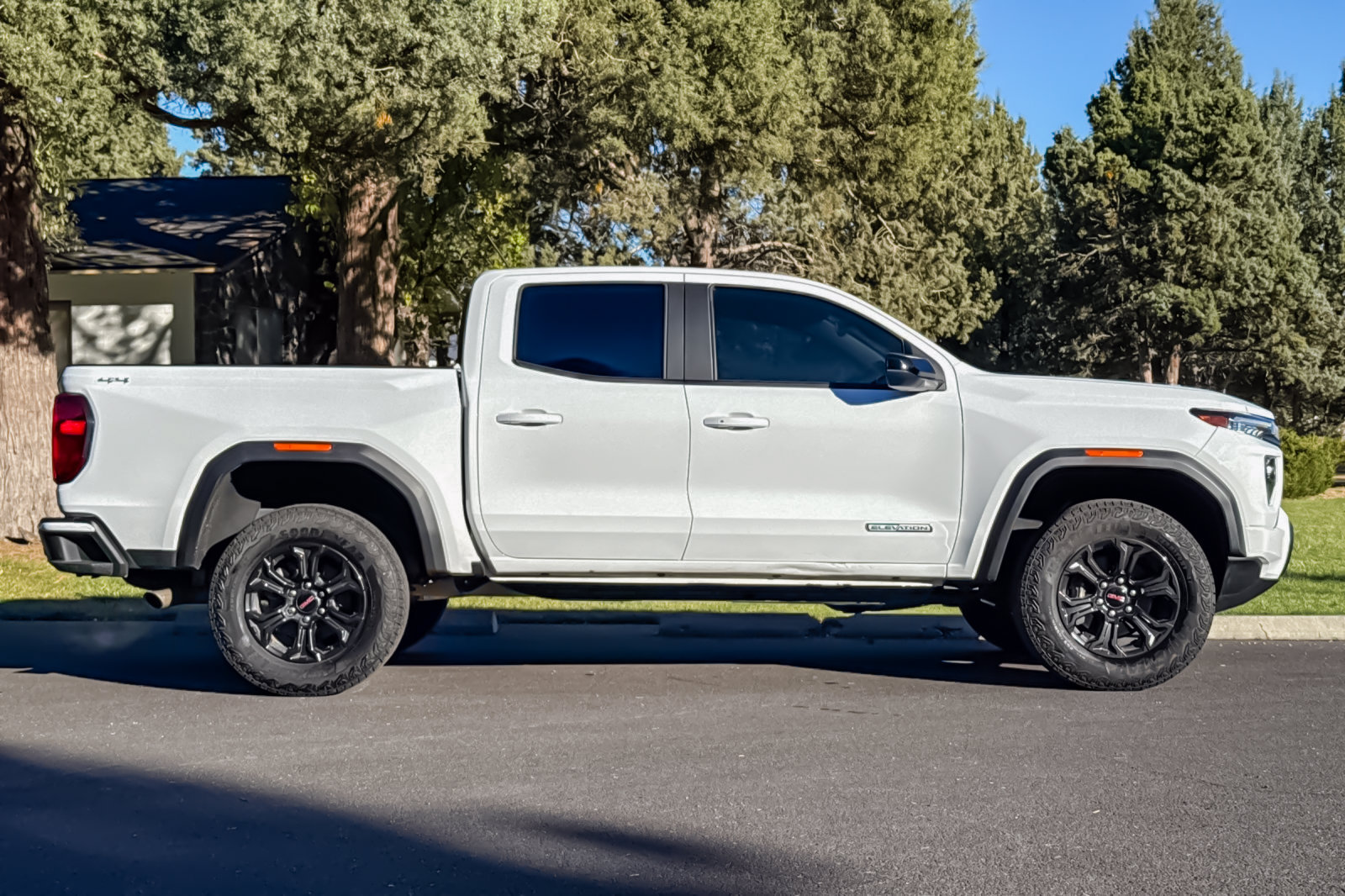 Used 2025 GMC Canyon Elevation AWD/4WD image 3