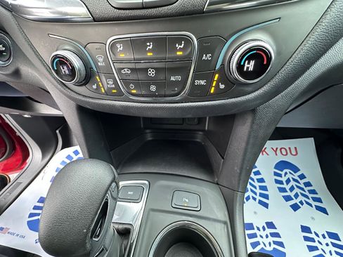 Used 2023 Chevrolet Equinox LT image 19