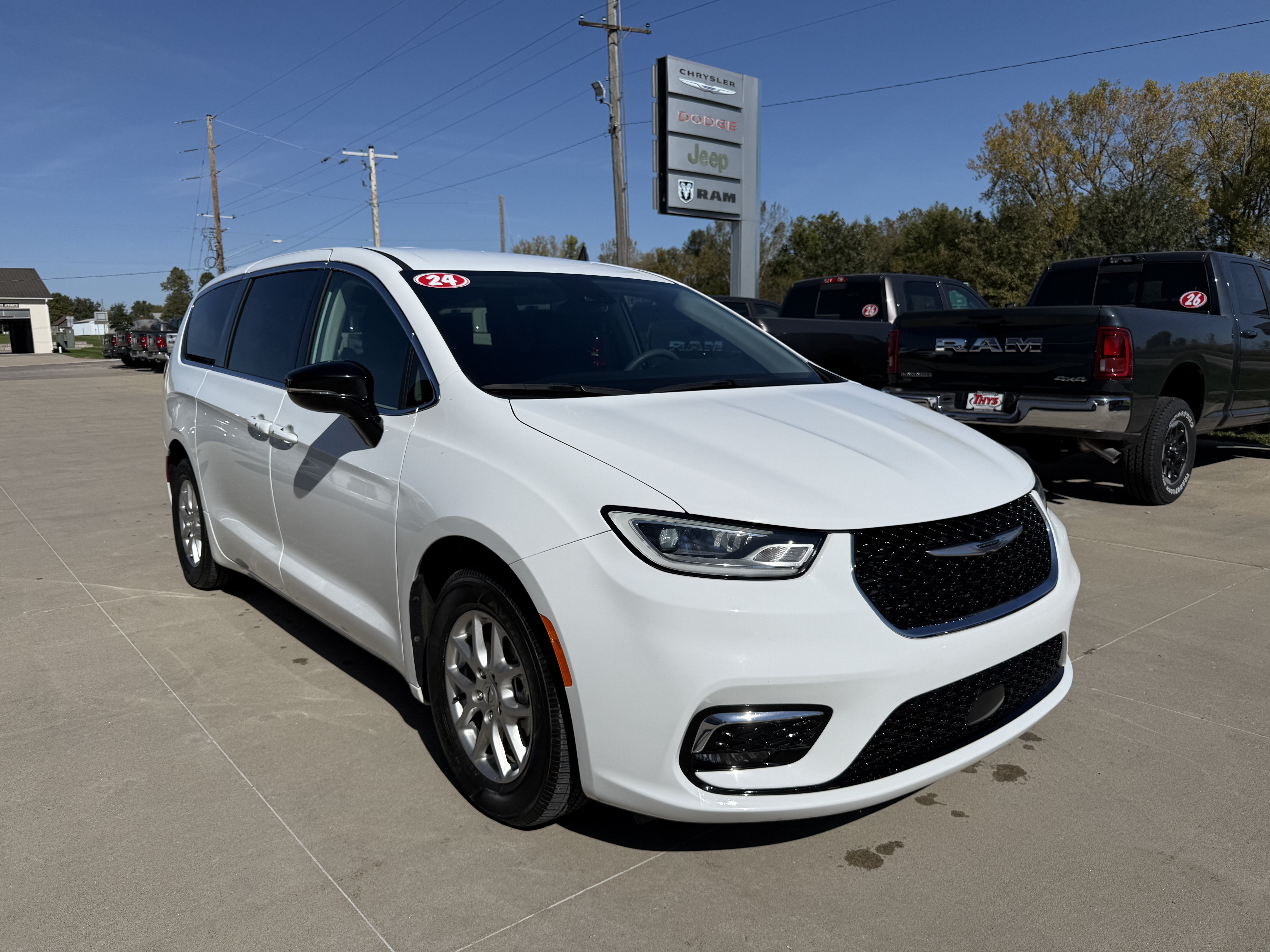 Used 2024 Chrysler Pacifica Touring-L FWD image 33