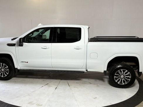 Used 2022 GMC Sierra 1500 AT4 w/ AT4 Premium Package AWD/4WD image 4