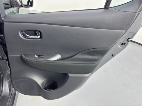 Used 2025 Nissan Leaf S image 36