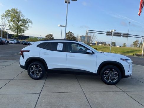 Used 2024 Chevrolet Trax LT image 13