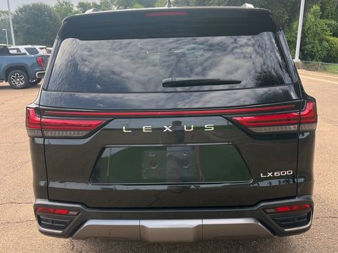 Used 2023 Lexus LX 600 4WD w/ Luxury Package image 3
