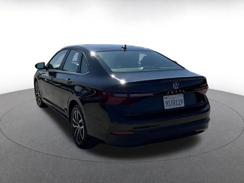 Used 2025 Volkswagen Jetta SE image 10