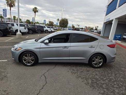 Used 2017 Hyundai Elantra SE w/ SE A/T Tech Package 03 FWD image 3