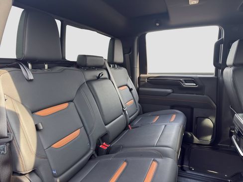 Used 2025 GMC Sierra 2500 AT4 w/ AT4 Premium Plus Package AWD/4WD image 18