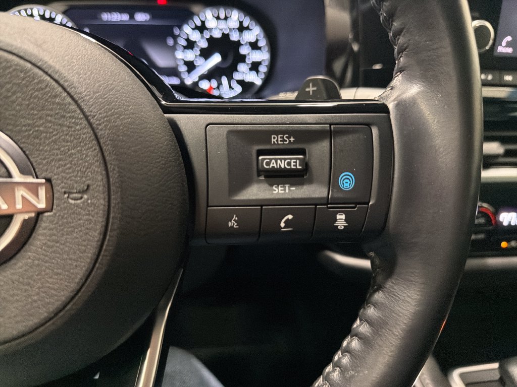 Used 2022 Nissan Pathfinder SV w/ SV Black Package FWD image 13
