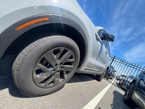 Used 2022 Kia Sorento S w/ Panoramic Sunroof Package AWD/4WD image 4