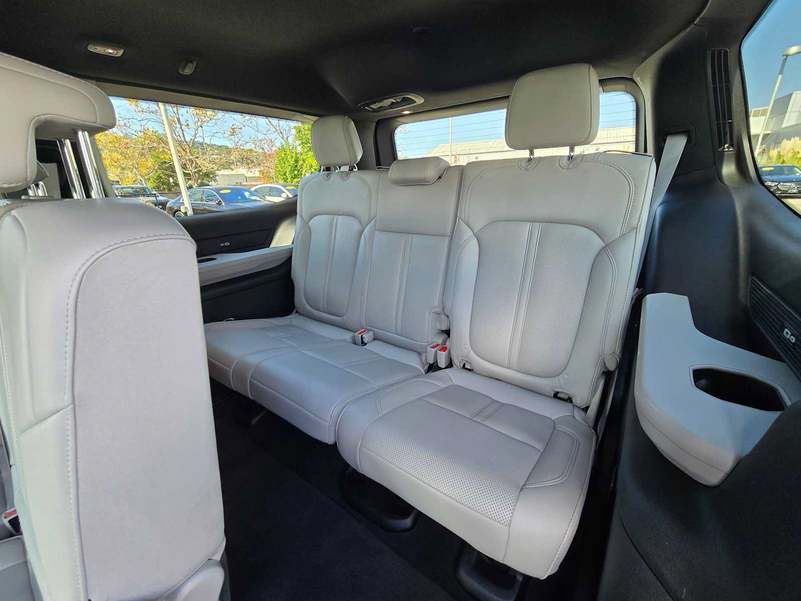 Used 2025 Jeep Wagoneer 4WD image 19