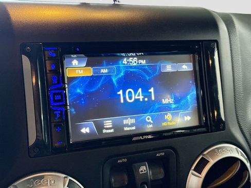 Used 2015 Jeep Wrangler Unlimited Rubicon w/ Connectivity Group image 16