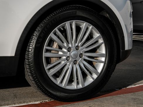 Used 2020 Land Rover Discovery HSE Luxury image 57