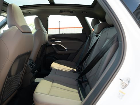 Used 2025 Audi Q5 Premium Plus w/ Premium Plus AWD/4WD image 21