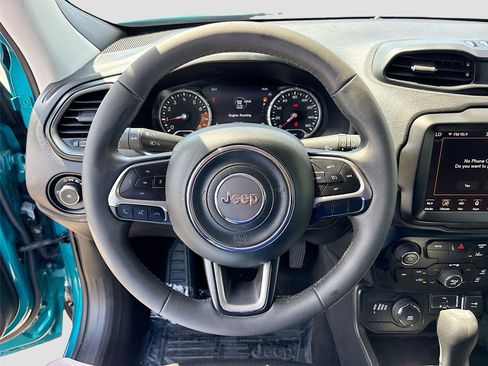 Used 2022 Jeep Renegade Latitude AWD/4WD image 11
