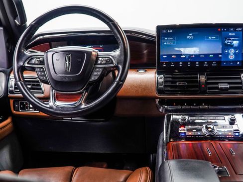 Used 2023 Lincoln Navigator Reserve AWD/4WD image 16