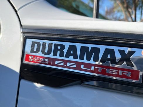 Used 2025 GMC Sierra 2500 AT4 image 6