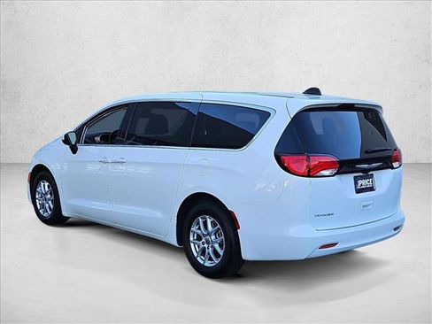 Used 2023 Chrysler Voyager LX FWD image 8