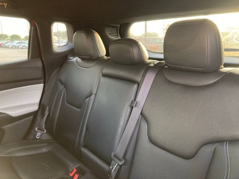 Used 2025 Jeep Compass Limited image 11