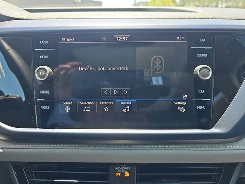 Used 2024 Volkswagen Taos SE AWD/4WD image 25