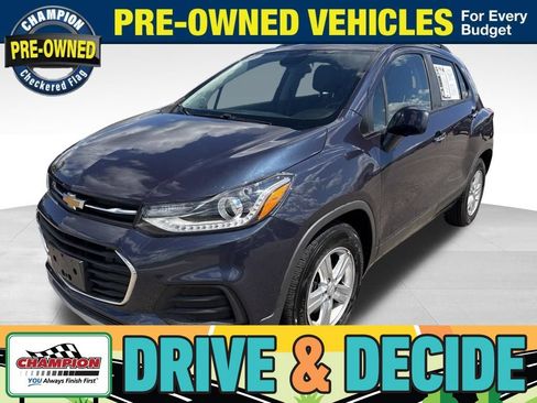 Used 2019 Chevrolet Trax LT w/ LT Convenience Package FWD image 1