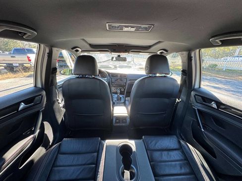 Used 2017 Volkswagen GTI SE image 41