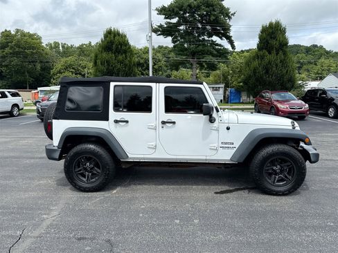 Used 2016 Jeep Wrangler Unlimited Sport w/ Connectivity Group image 9