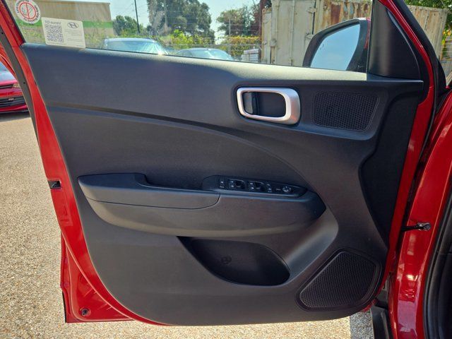 Used 2025 Hyundai Venue SEL FWD image 13