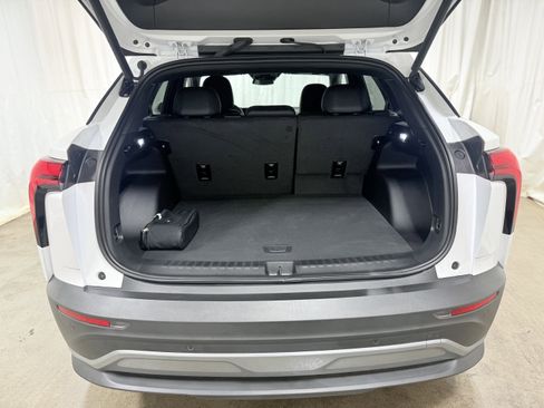 Used 2024 Chevrolet Blazer EV LT image 11