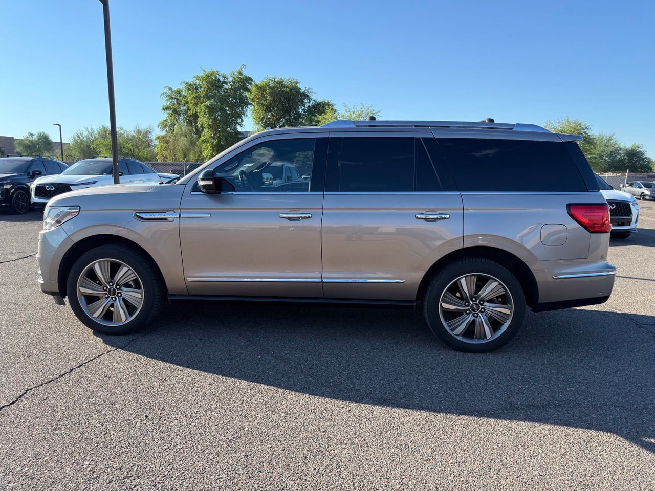 Used 2018 Lincoln Navigator Reserve w/ Technology Package AWD/4WD image 8