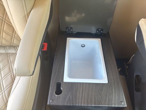 Used 2024 Mercedes-Benz Sprinter 3500 image 49