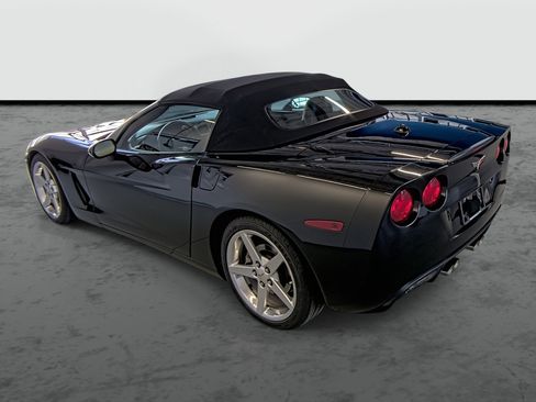 Used 2005 Chevrolet Corvette Convertible w/ Preferred Equipment Group RWD image 11