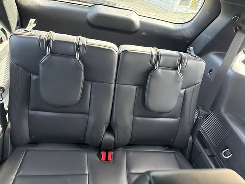 Used 2025 Ford Explorer ST-Line w/ ST-Line Street Pack AWD/4WD image 24