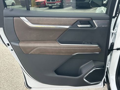 New 2026 GMC Acadia Denali Ultimate w/ LPO, Floor Liner Package FWD image 22