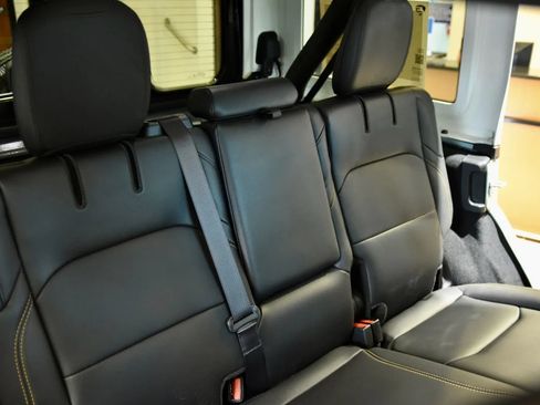 Used 2024 Jeep Wrangler Unlimited Sahara w/ Technology Group AWD/4WD image 24
