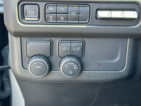 Used 2023 Chevrolet Tahoe Premier w/ Premium Package 2 image 23