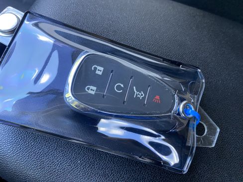 Used 2018 Chevrolet Equinox LT FWD image 36