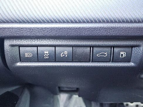 Used 2025 Toyota Camry SE FWD image 9