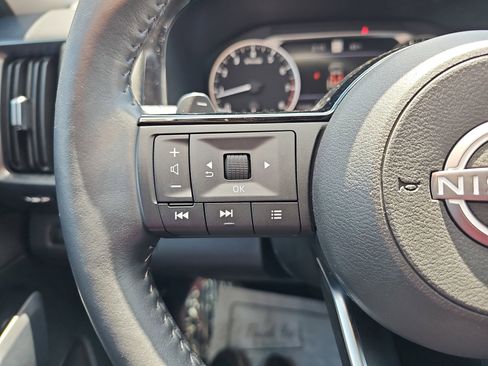 Used 2024 Nissan Pathfinder SL w/ SL Premium Package image 19