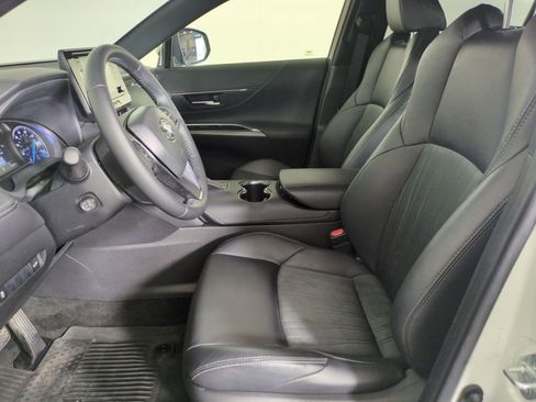 Used 2021 Toyota Venza XLE AWD/4WD image 12