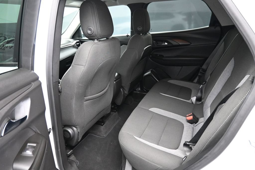 Used 2025 Chevrolet TrailBlazer LT FWD image 16