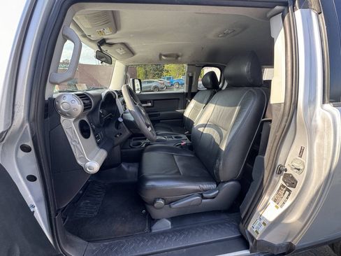 Used 2007 Toyota FJ Cruiser 2WD image 10