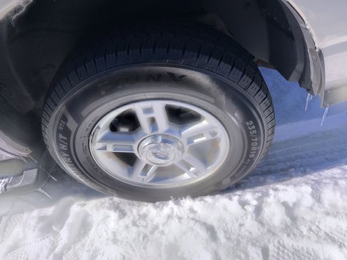 Used 2004 Ford Explorer XLT image 23