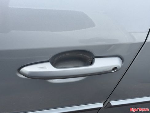 Used 2020 Toyota RAV4 XLE Premium w/ Carpet Mat Package image 10