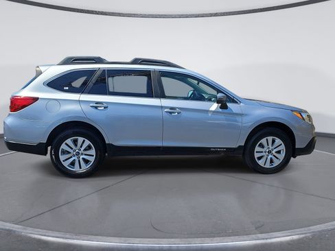 Used 2017 Subaru Outback 2.5i Premium AWD/4WD image 2