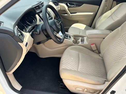 Used 2020 Nissan Rogue SV w/ Premium Package FWD image 6
