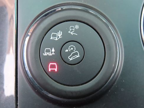 Used 2016 Ford Explorer XLT w/ Equipment Group 202A AWD/4WD image 11
