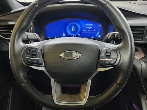 Used 2020 Ford Explorer Platinum w/ Premium Technology Package AWD/4WD image 11