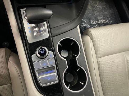 Used 2023 Genesis G70 2.0T image 15