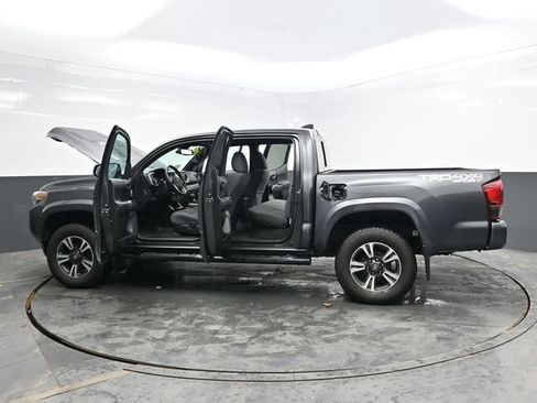 Used 2019 Toyota Tacoma TRD Sport AWD/4WD image 35