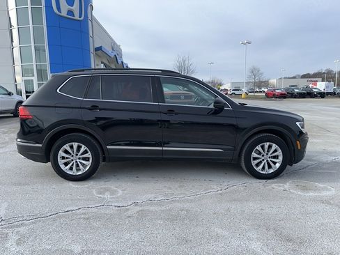 Used 2018 Volkswagen Tiguan SE image 2