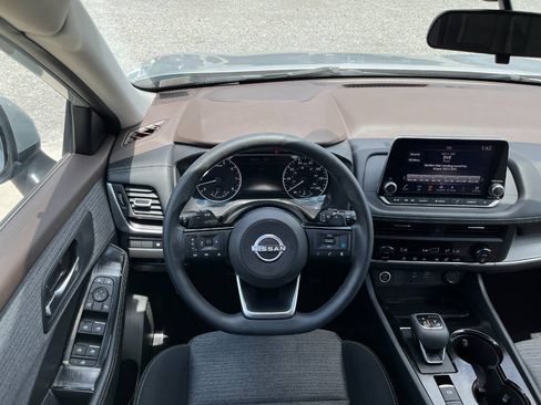 Used 2023 Nissan Rogue SV AWD/4WD image 34